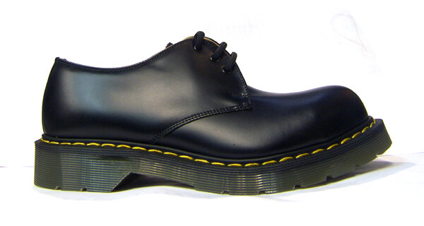 ZAPATO NEGRO SOLOVAIR CON PUNTA DE ACERO